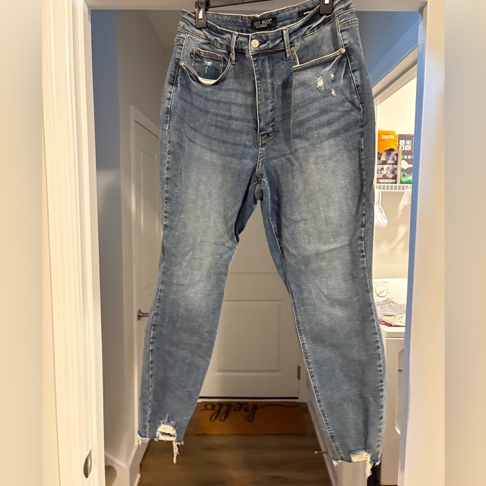 Judy Blue Light Blue Distressed Ankle Jeans